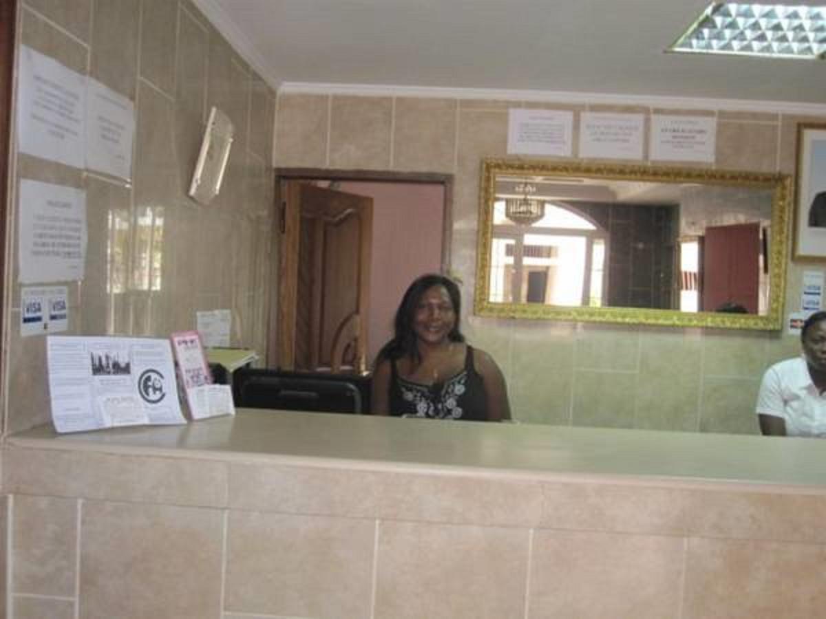 Meumi Palace Yaounde Exterior photo